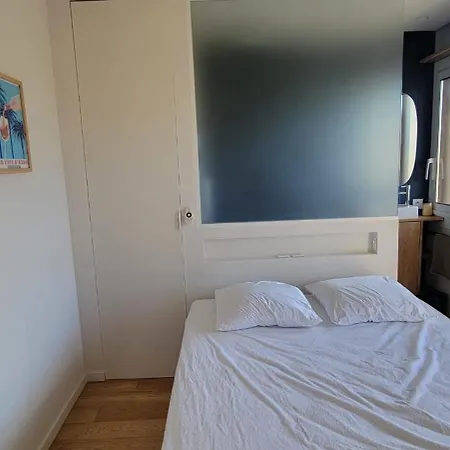 With Wifi & Balcony On The Seafront Appartement *