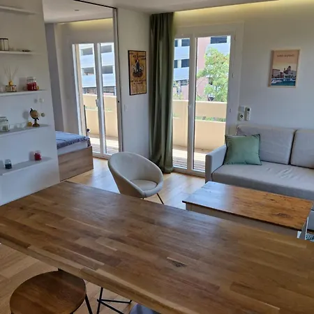 With Wifi & Balcony On The Seafront Appartement Fréjus